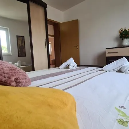 Baskovic Guest house Splitska